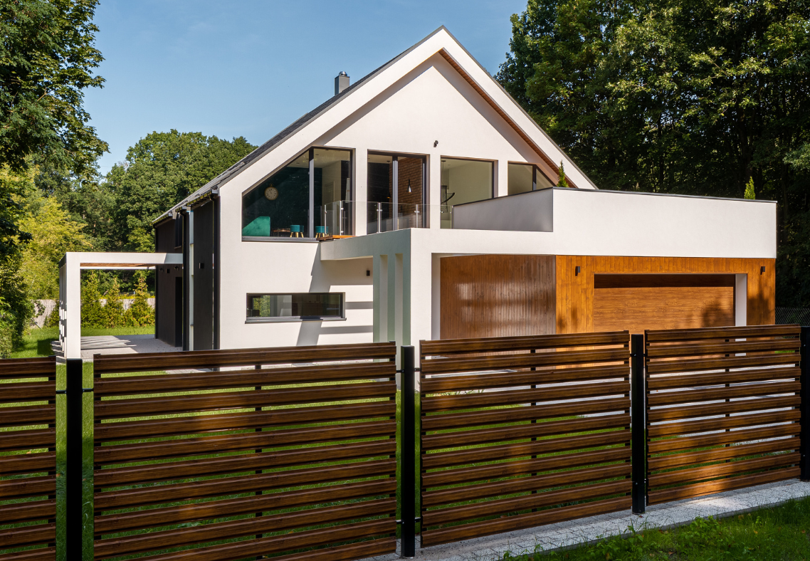 Modern Fence Styles That Work for Florida Homes