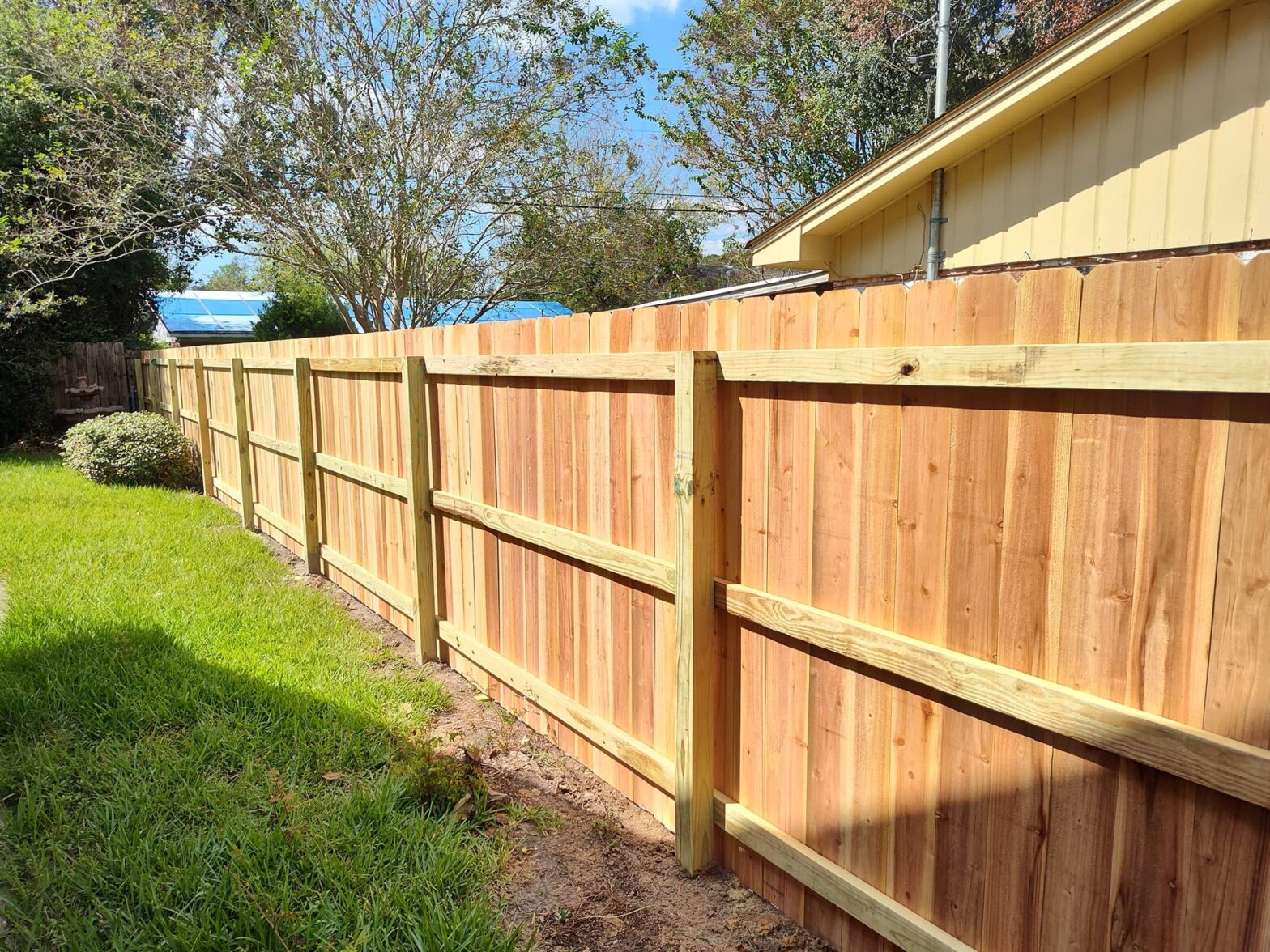 The Pros and Cons of Wood Fencing in South Florida
